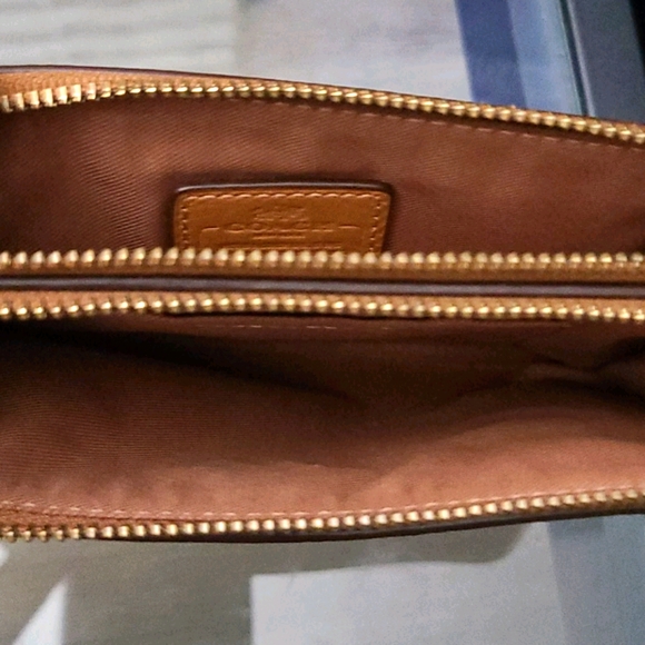 Coach wristlet - Picture 3 of 4